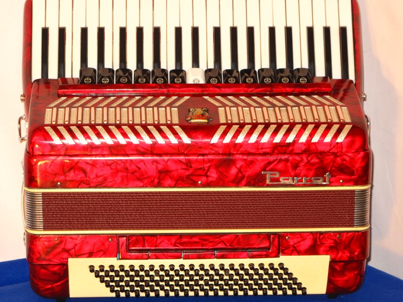 Parrot 41 120 red accordion