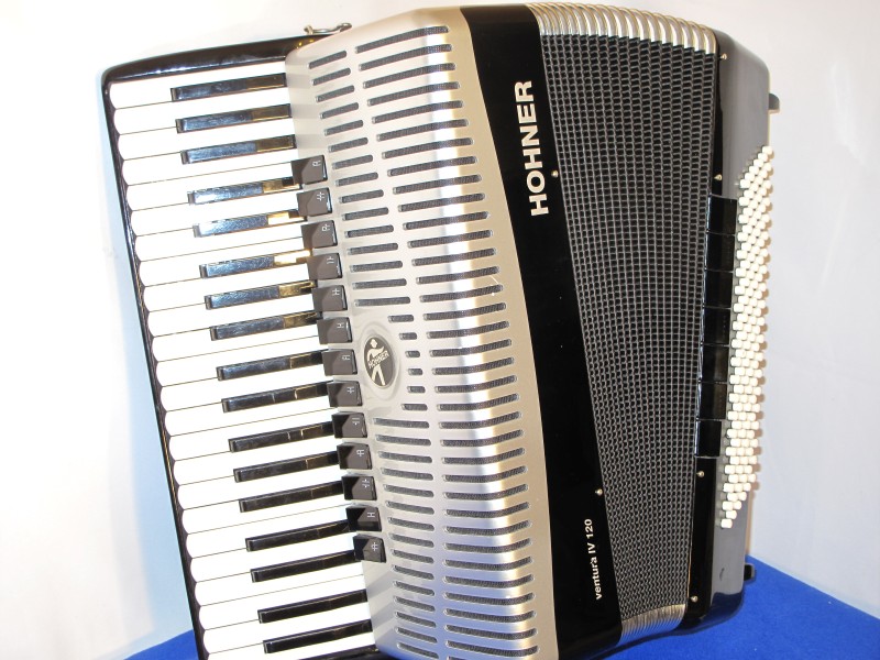Hohner Ventura IV Accordion