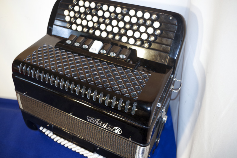 Aidi 69 96 7 2 B system chromatic button accordion