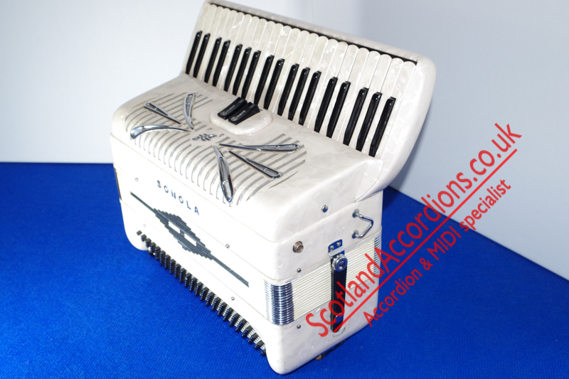 Sonola compact 120 bass piano accordion white
