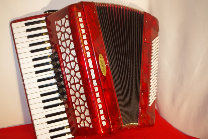 Lorenzy full size 120 bass accordion